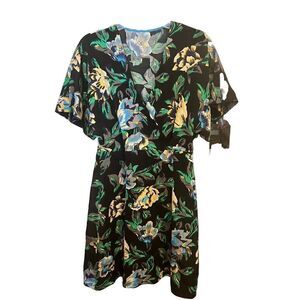 Diane Von Furstenberg Floral Print Short Sleeve Wrap Dress Size Small.     Aa